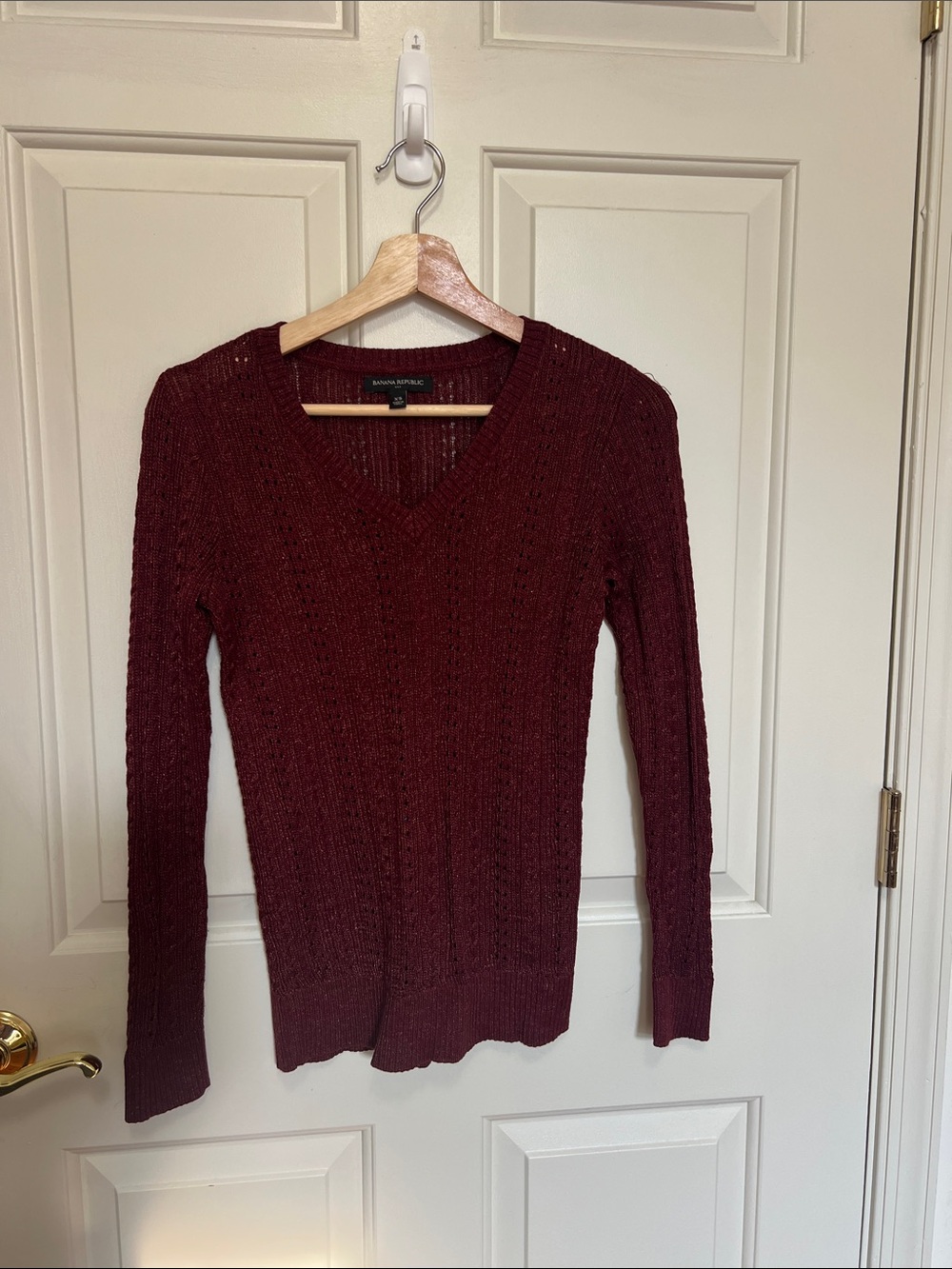 Banana Republic Women's V-Neck Sweater - Wine